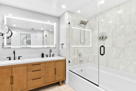 Купить кондоминиум в Майами, Флорида 2 спальни, 173.73м2, № 1957163 - фото 27