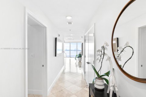 Купить кондоминиум в Майами, Флорида 2 спальни, 173.73м2, № 1957163 - фото 28