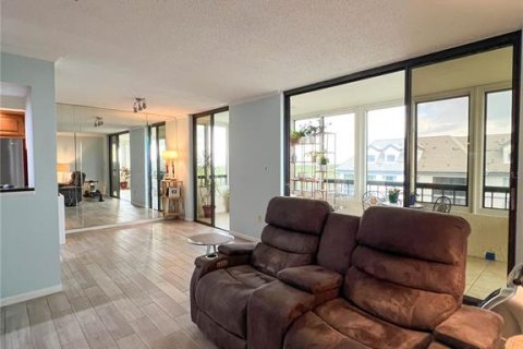 Condo in Clearwater, Florida, 3 bedrooms  № 2140641 - photo 19