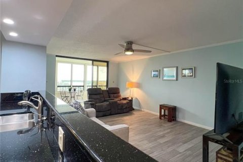 Condo in Clearwater, Florida, 3 bedrooms  № 2140641 - photo 12
