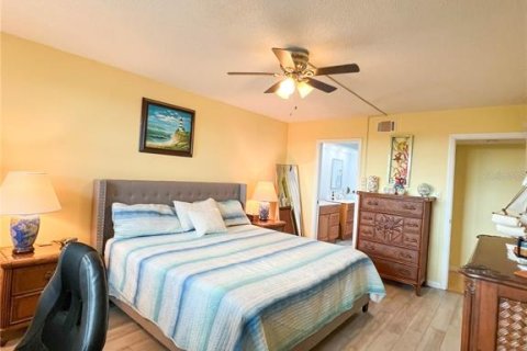 Condo in Clearwater, Florida, 3 bedrooms  № 2140641 - photo 23