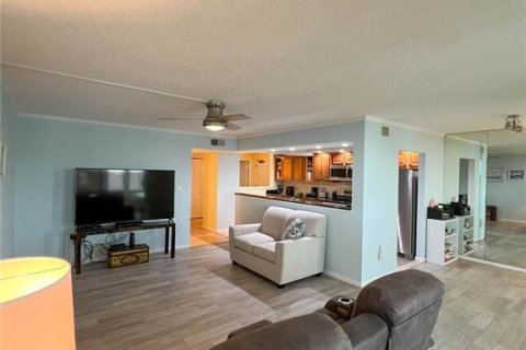 Condo in Clearwater, Florida, 3 bedrooms  № 2140641 - photo 17
