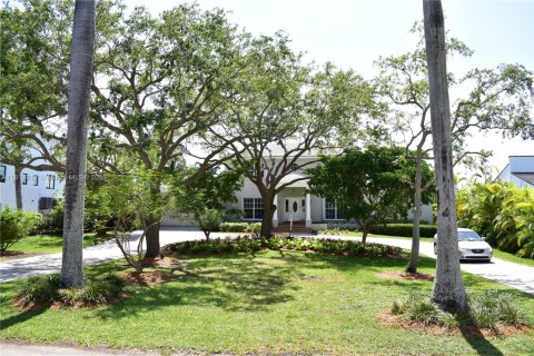 House in Coral Gables, Florida 6 bedrooms, 367.61 sq.m. № 1755947 - photo 6