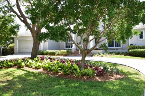 House in Coral Gables, Florida 6 bedrooms, 367.61 sq.m. № 1755947 - photo 8