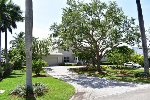 House in Coral Gables, Florida 6 bedrooms, 367.61 sq.m. № 1755947 - photo 7