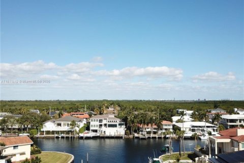 House in Coral Gables, Florida 6 bedrooms, 367.61 sq.m. № 1755947 - photo 3