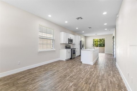 Commercial property in Kissimmee, Florida 16 bedrooms, 161.09 sq.m. № 1848513 - photo 20