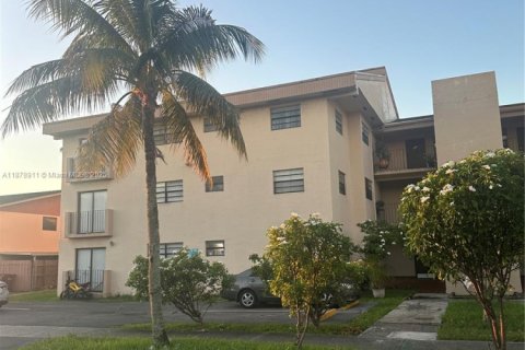 Appartement à louer à Hialeah, Floride: 3 chambres, 102.19 m2 № 1927687 - photo 11