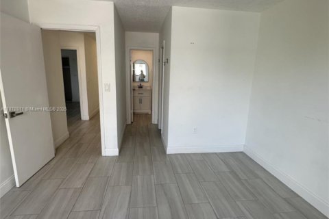 Appartement à louer à Hialeah, Floride: 3 chambres, 102.19 m2 № 1927687 - photo 8