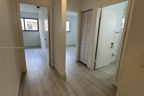 Appartement à louer à Hialeah, Floride: 3 chambres, 102.19 m2 № 1927687 - photo 2