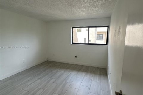 Appartement à louer à Hialeah, Floride: 3 chambres, 102.19 m2 № 1927687 - photo 7