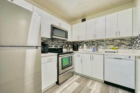 Condominio en alquiler en Pembroke Pines, Florida, 2 dormitorios, 88.63 m2 № 1984474 - foto 26