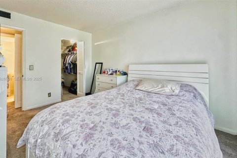 Condominio en alquiler en Pembroke Pines, Florida, 2 dormitorios, 88.63 m2 № 1984474 - foto 21