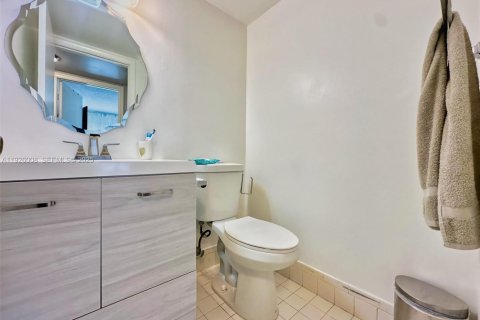 Condominio en alquiler en Pembroke Pines, Florida, 2 dormitorios, 88.63 m2 № 1984474 - foto 12