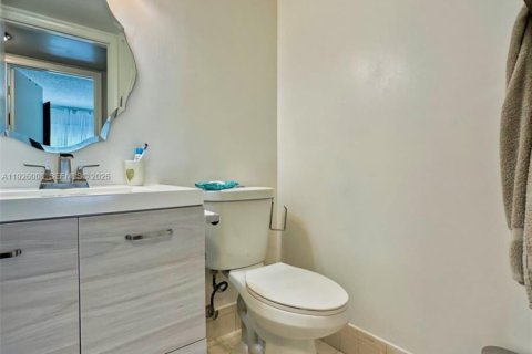 Condominio en alquiler en Pembroke Pines, Florida, 2 dormitorios, 88.63 m2 № 1984474 - foto 15