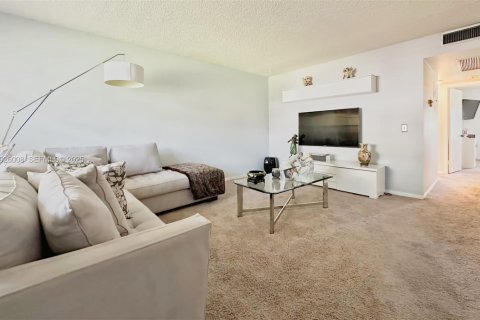 Condominio en alquiler en Pembroke Pines, Florida, 2 dormitorios, 88.63 m2 № 1984474 - foto 17