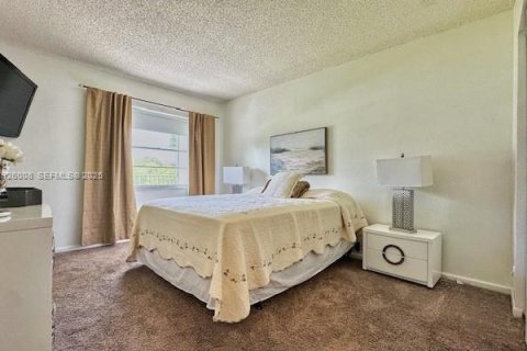 Condominio en alquiler en Pembroke Pines, Florida, 2 dormitorios, 88.63 m2 № 1984474 - foto 23