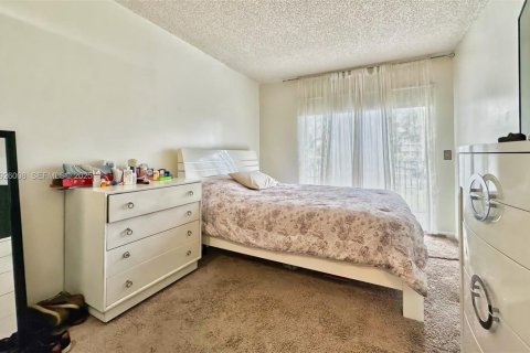 Condominio en alquiler en Pembroke Pines, Florida, 2 dormitorios, 88.63 m2 № 1984474 - foto 20