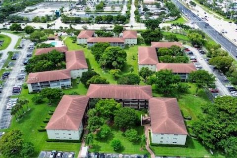 Condominio en alquiler en Pembroke Pines, Florida, 2 dormitorios, 88.63 m2 № 1984474 - foto 8