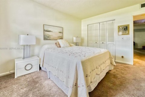 Condominio en alquiler en Pembroke Pines, Florida, 2 dormitorios, 88.63 m2 № 1984474 - foto 13