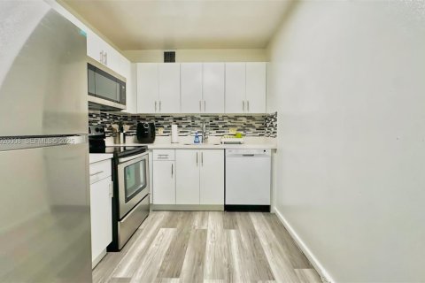 Condominio en alquiler en Pembroke Pines, Florida, 2 dormitorios, 88.63 m2 № 1984474 - foto 28