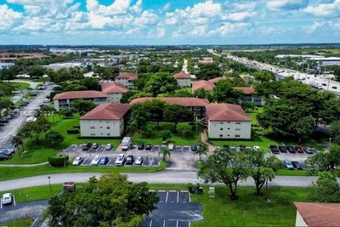 Condominio en alquiler en Pembroke Pines, Florida, 2 dormitorios, 88.63 m2 № 1984474 - foto 4