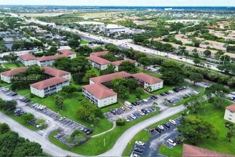 Condominio en alquiler en Pembroke Pines, Florida, 2 dormitorios, 88.63 m2 № 1984474 - foto 7