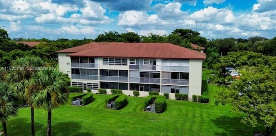Condominio en Pembroke Pines, Florida, 2 dormitorios  № 1984474