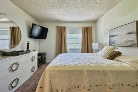Condominio en alquiler en Pembroke Pines, Florida, 2 dormitorios, 88.63 m2 № 1984474 - foto 10