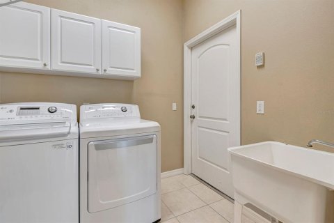 House in Sarasota, Florida 3 bedrooms, 244.7 sq.m. № 1767543 - photo 12