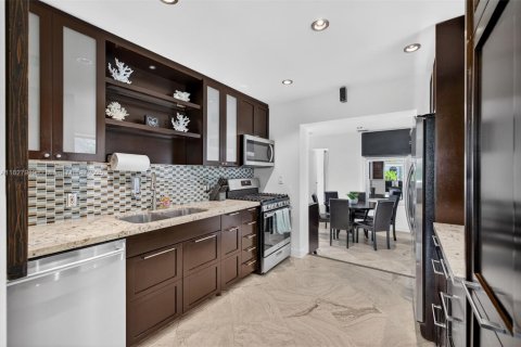 Villa ou maison à louer à Hollywood, Floride: 3 chambres, 106.65 m2 № 1979461 - photo 9