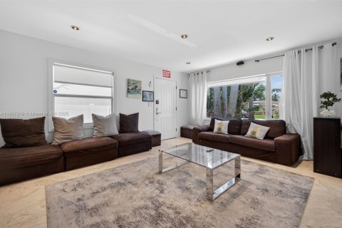 Villa ou maison à louer à Hollywood, Floride: 3 chambres, 106.65 m2 № 1979461 - photo 6