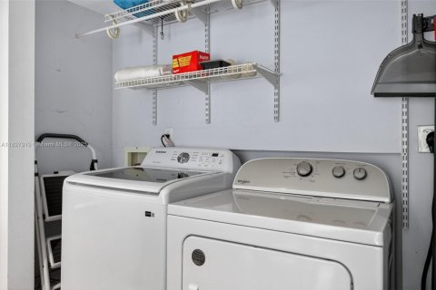 Villa ou maison à louer à Hollywood, Floride: 3 chambres, 106.65 m2 № 1979461 - photo 28