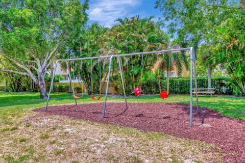 House in Boynton Beach, Florida 3 bedrooms, 132.66 sq.m. № 1182017 - photo 1