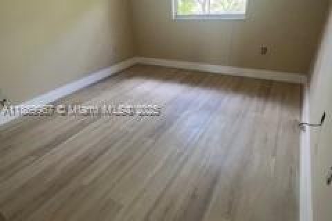 Touwnhouse à louer à Miami, Floride: 3 chambres, 158.86 m2 № 1979431 - photo 3