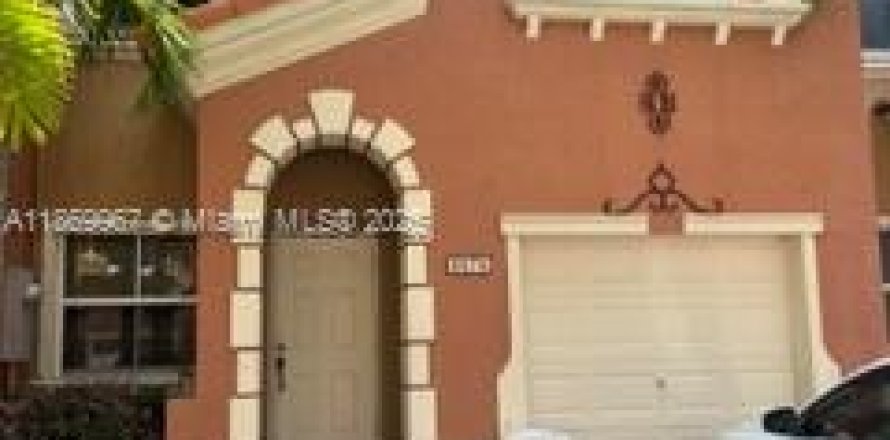 Touwnhouse à Miami, Floride 3 chambres, 158.86 m2 № 1979431