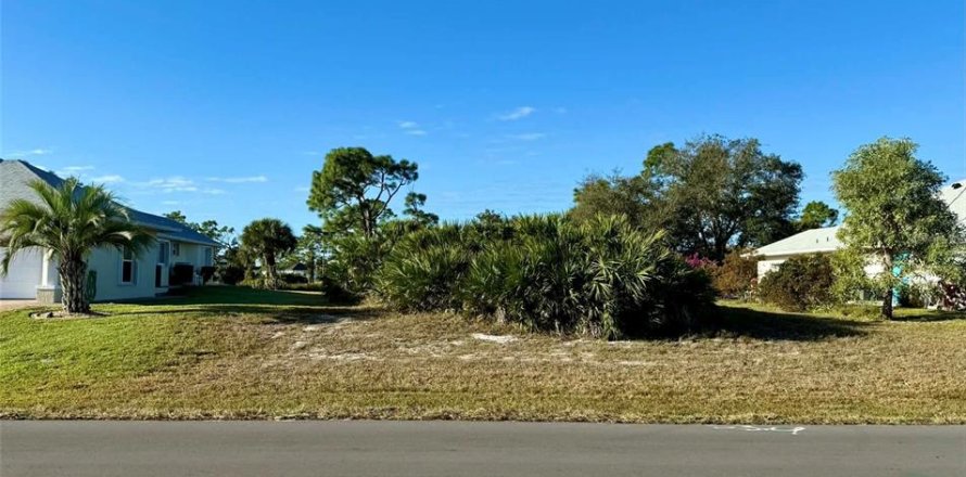 Land in Rotonda, Florida № 2122794