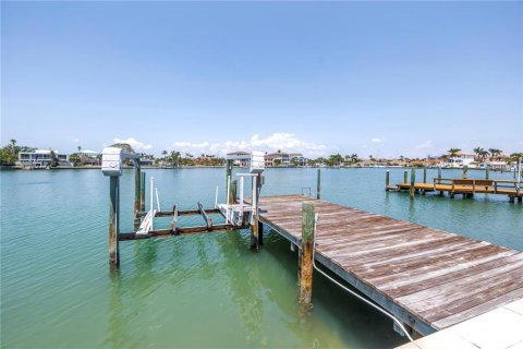 Casa en venta en Treasure Island, Florida, 4 dormitorios, 227.61 m2 № 1687913 - foto 3
