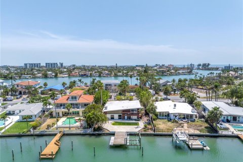 Casa en venta en Treasure Island, Florida, 4 dormitorios, 227.61 m2 № 1687913 - foto 6