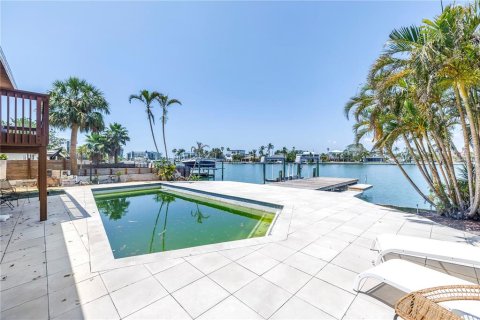 Casa en venta en Treasure Island, Florida, 4 dormitorios, 227.61 m2 № 1687913 - foto 19