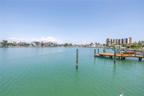 Casa en venta en Treasure Island, Florida, 4 dormitorios, 227.61 m2 № 1687913 - foto 4