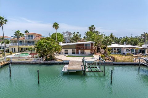 Casa en venta en Treasure Island, Florida, 4 dormitorios, 227.61 m2 № 1687913 - foto 2