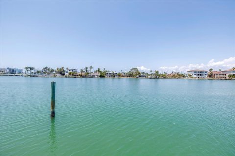 Casa en venta en Treasure Island, Florida, 4 dormitorios, 227.61 m2 № 1687913 - foto 24