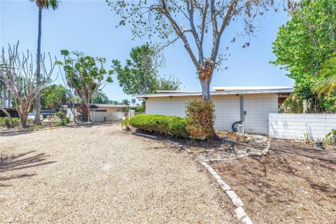 Casa en venta en Treasure Island, Florida, 4 dormitorios, 227.61 m2 № 1687913 - foto 11
