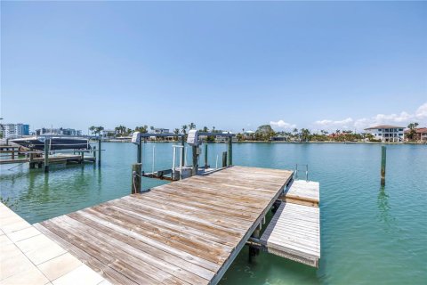 Casa en venta en Treasure Island, Florida, 4 dormitorios, 227.61 m2 № 1687913 - foto 23