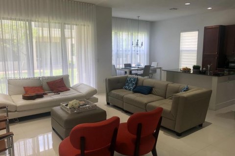 Снять в аренду виллу или дом в Хайалиа, Флорида 3 спальни, 188.13м2, № 1956359 - фото 3