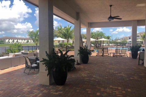 Снять в аренду виллу или дом в Хайалиа, Флорида 3 спальни, 188.13м2, № 1956359 - фото 6