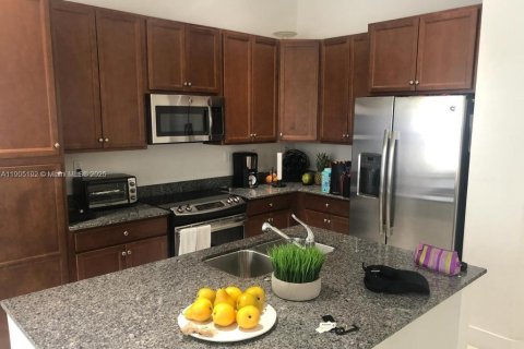 Снять в аренду виллу или дом в Хайалиа, Флорида 3 спальни, 188.13м2, № 1956359 - фото 4