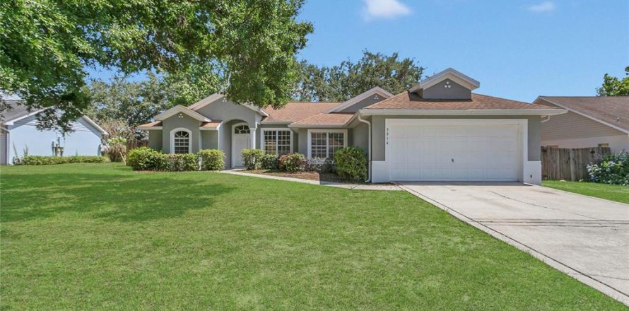 Casa en Eustis, Florida 4 dormitorios, 165.46 m2 № 1749570
