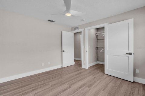 House in Clearwater, Florida 4 bedrooms, 249.16 sq.m. № 1687276 - photo 16